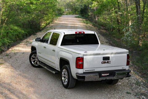 UnderCover 2018 GMC Sierra 1500 (19 Limited) 5.8ft Lux Bed Cover - Glory Red