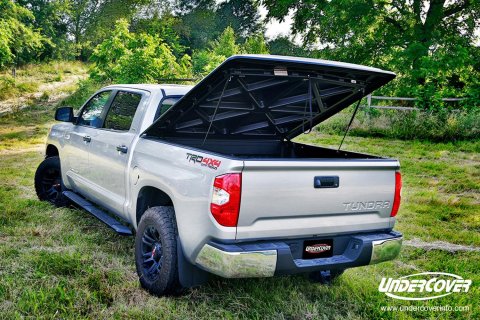 UnderCover 16-20 Toyota Tacoma 5ft Lux Bed Cover - Super White (Req Factory Deck Rails)