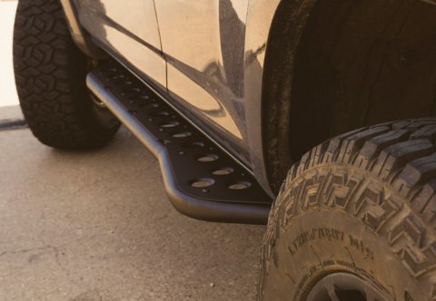 Cali Raised 03-09 Toyota 4Runner Step Ed Bolt On Rock Sliders - Kick Out/RawFiller Plate/PowderCoat