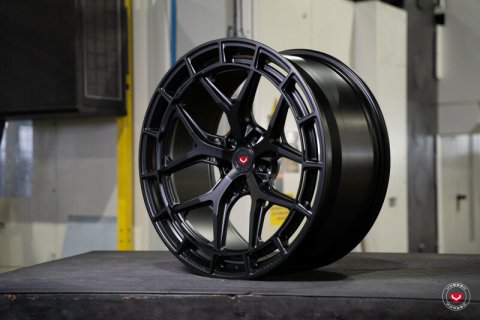 Vossen LC3-01 - 22x12 - ET30 - 5x112 - 66.56 - SB - Satin Black - OEM Cap - 24+ AMG GT Coupe - Rear