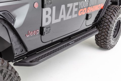 Go Rhino 07-13 Chevy 1500 Dominator Extreme DSS SideSteps Complete Kit w/SideStep + Brkts (1x gorD64043TK, 1x gorDSS60080T)