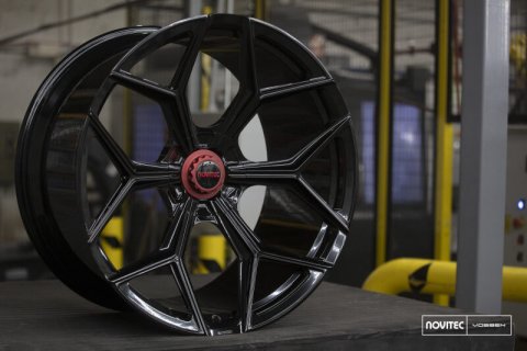 Vossen x Novitec NL4-5L 21x12.5in - 5x112 BP - ET43 - Gloss Black Lamborghini Huracan Rear Wheel