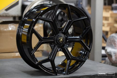 Vossen x Novitec NL4-Cl 20x9in - Centerlock - ET36 - Gloss Black Lamborghini Huracan Front Wheel