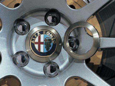 Advan 65mm Alfa Romeo Center Cap Adapter Ring - Silver Alumite