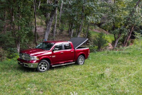 UnderCover 09-18 Ram 1500 (w/o Rambox) (19-20 Classic) 5.7ft SE Bed Cover - Black Textured thumbnail 4