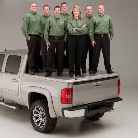 UnderCover 05-15 Toyota Tacoma 5ft Lux Bed Cover - Super White (Req Factory Deck Rails) thumbnail 4