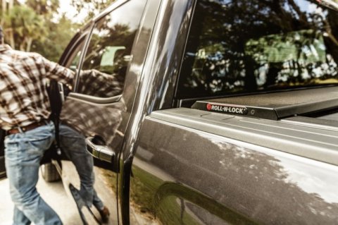 Roll-N-Lock 15-18 Chevy Silverado/Sierra 2500/3500 SB 77-3/8in A-Series Retractable Tonneau Cover thumbnail 2