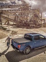 Roll-N-Lock 15-17 Ford F-150 77-3/8in E-Series Retractable Tonneau Cover thumbnail 5