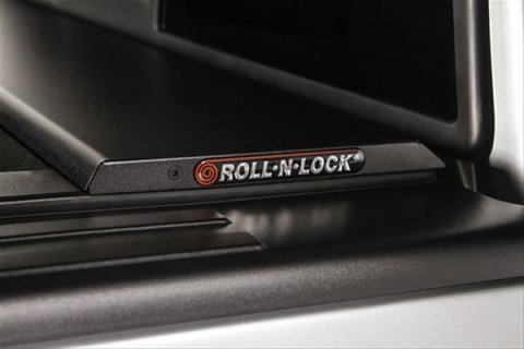 Roll-N-Lock 16-18 Nissan Titan XD Crew Cab SB 77-3/8in M-Series Retractable Tonneau Cover thumbnail 6