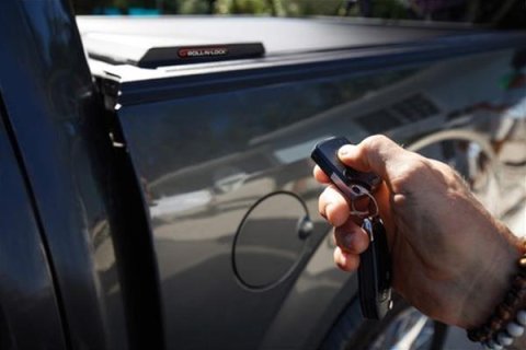 Roll-N-Lock 2019 Ford Ranger 72.7in E-Series Retractable Tonneau Cover thumbnail 4