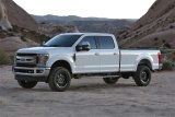 Fabtech 17-20 Ford F250/350 4WD SD 2.5in Basic System Box Kit thumbnail 1