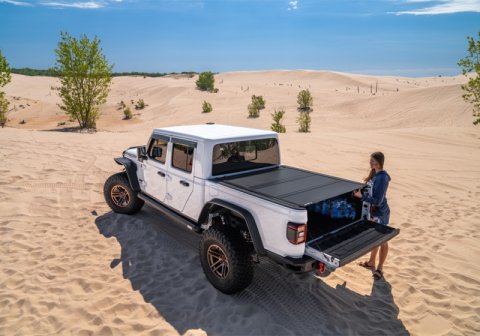 BAK 2020 Jeep Gladiator 5ft Bed BAKFlip MX4 thumbnail 7