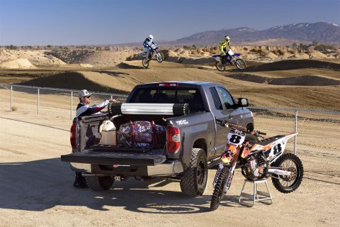 BAK 07-20 Toyota Tundra 5ft 6in Bed (w/o OE Track System) Revolver X2