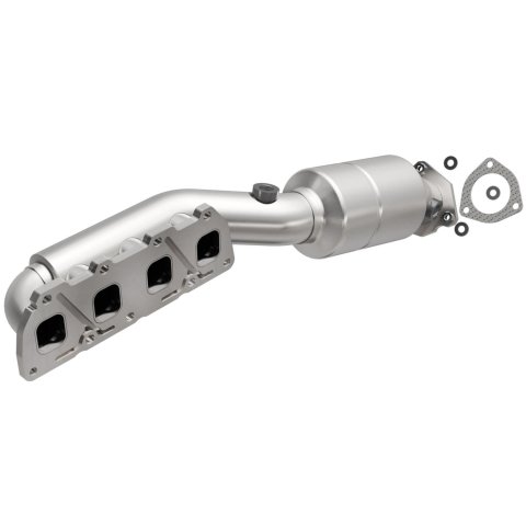 MagnaFlow Direct Fit Catalytic Converter 02-04 Volkswagen Passat 4.0L