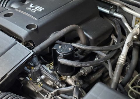 J&L 2005-2019 Nissan Frontier 4L Oil Separator 3.0 - Black Anodized thumbnail 1
