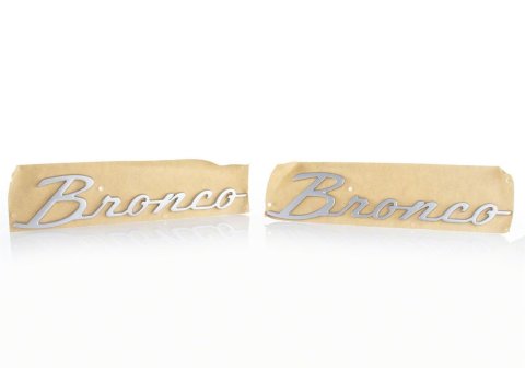 Ford Racing 21-23 Bronco Script Fender Badge - Silver