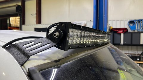 Fishbone Offroad 99-06 Chevrolet Silverado/Tahoe/Suburban Roof Mounted 50in Lightbar Bracket - Black thumbnail 2