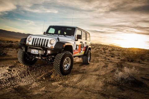Fox 07-18 Jeep JK 2.5 Perf Elite Series Reservoir Shock Front 2.5in R/R 2.5-4in (Pair) w/ DSC Adj. thumbnail 4