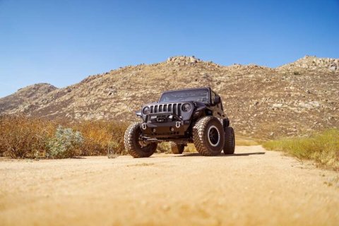 DV8 Offroad 07-23 Jeep Wrangler/Gladiator JT/JK/JL FS-25 Stubby Front Bumper w/Plated Bull Bar thumbnail 2