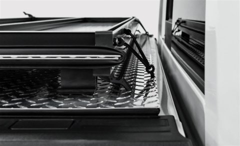 Access LOMAX 23+ Chevy Colorado 5ft Trifold Bed Cover - Black Diamond thumbnail 6