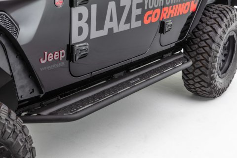 Go Rhino 18-20 Jeep Wrangler JLU Dominator Extreme D6 SideSteps Complete Kit w/SideStep + Brkts (1x gorD60073T, 1x gorD64506BTK)