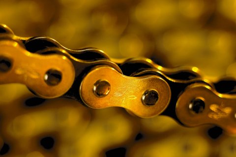 Renthal R1 Works Drive Chains C246 Chain, Works, 420 Size, 130-Links, 4.496 lbs./in. Tensile Strength, Gold/Black, Each thumbnail 3