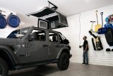Bestop - Hoists for 2020-2022 GLADIATOR, 2007-2026 WRANGLER, 2018 WRANGLER JK 4282001 HOSS Hardtop Hoist, 2020-21 Gladiator, 2018-21 Wrangler JL, 2007-18 Wrangler thumbnail 1