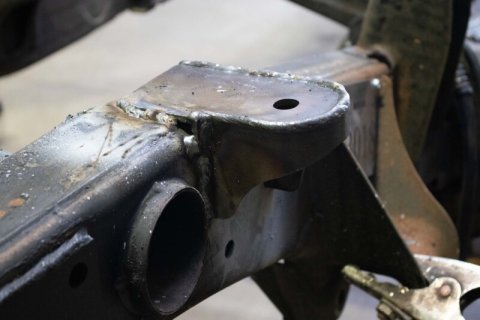 Rust Buster 11-18 Chevy Silverado 2500HD/3500HD Center Bed Mount - Right thumbnail 2