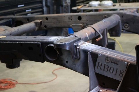 Rust Buster 11-18 Chevy Silverado 2500HD/3500HD Center Bed Mount - Right thumbnail 3