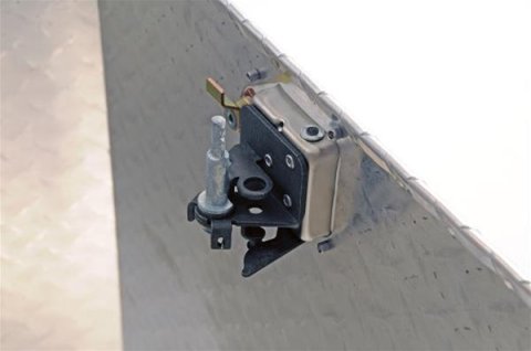 Deezee Universal Tool Box - Specialty Small Triangle BT Alum thumbnail 4