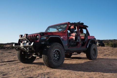 Bestop 20-26 Jeep Gladiator / 18-26 Wrangler JL Element Doors (Front Matte Black) thumbnail 3